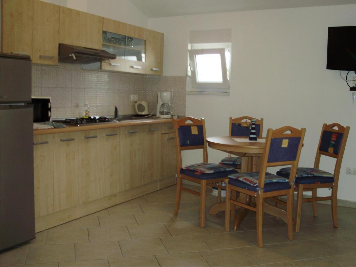 Apartments Ruzmarin Vrsi Rum bild